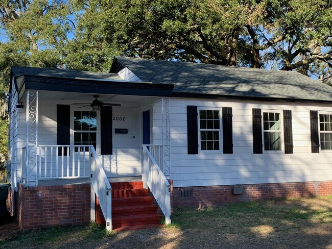 Building Photo - 2008 E Derenne Ave