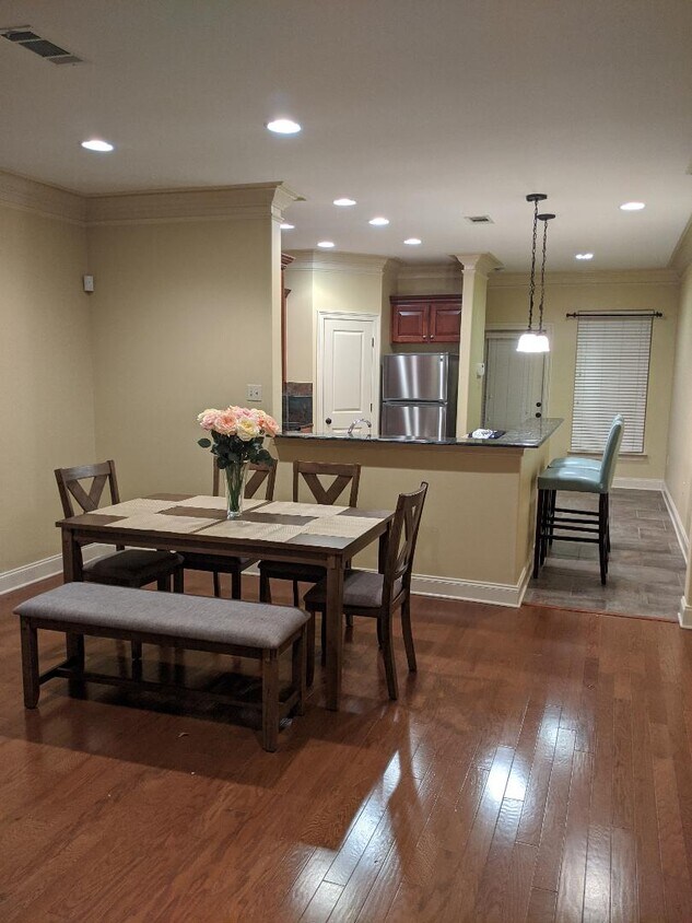 Dinning & Kitchen - 11110 Boardwalk Dr