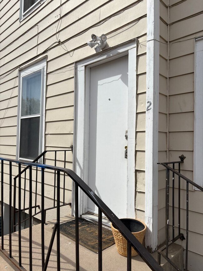 Foto del edificio - Spacious 2 Bedroom 1 Bath Home Across from UNC