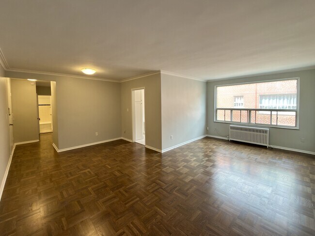 Photo du bâtiment - 1295 Bayview Av