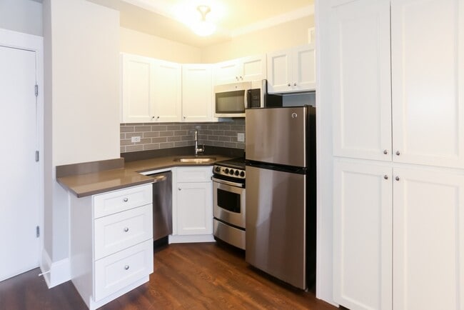Foto del edificio - 817 W Lakeside Pl