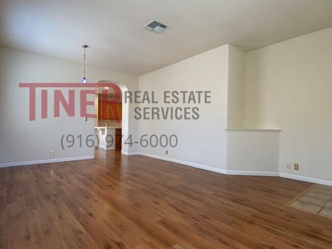 Foto del edificio - Charming Single Story 4 Bedroom Elk Grove ...