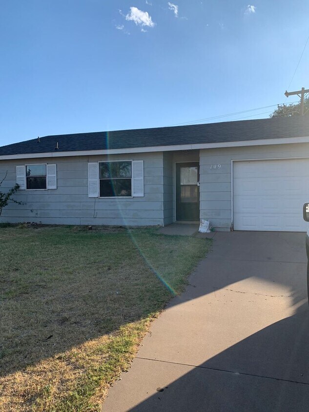 Primary Photo - 149 Torreon