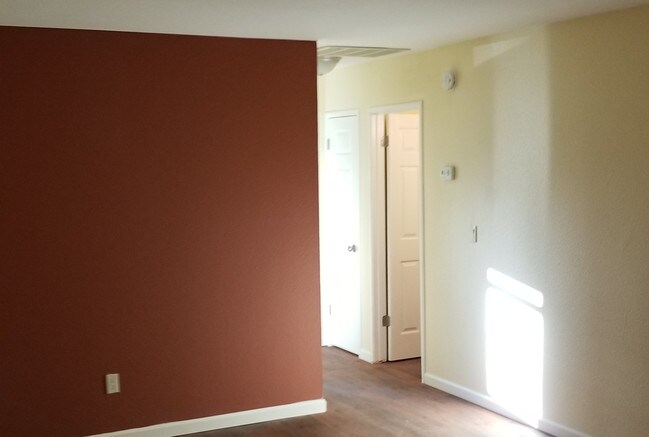 Building Photo - 1210 Kenny Dr
