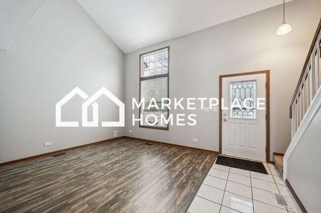 Building Photo - 1295 Woodlake Dr