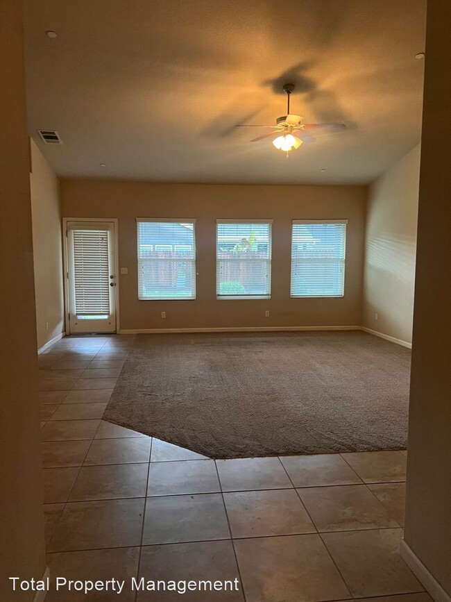 Building Photo - 4 br, 2 bath House - 2596 Bell Port Ave.