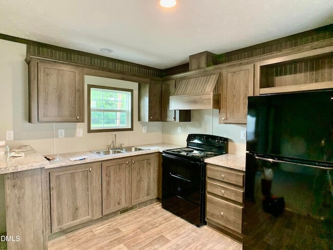 Building Photo - 553 Country Ln