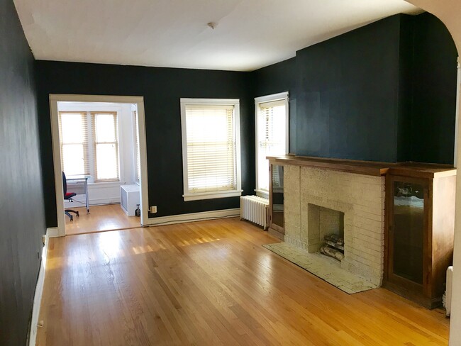 Foto del edificio - 443 Des Plaines Ave
