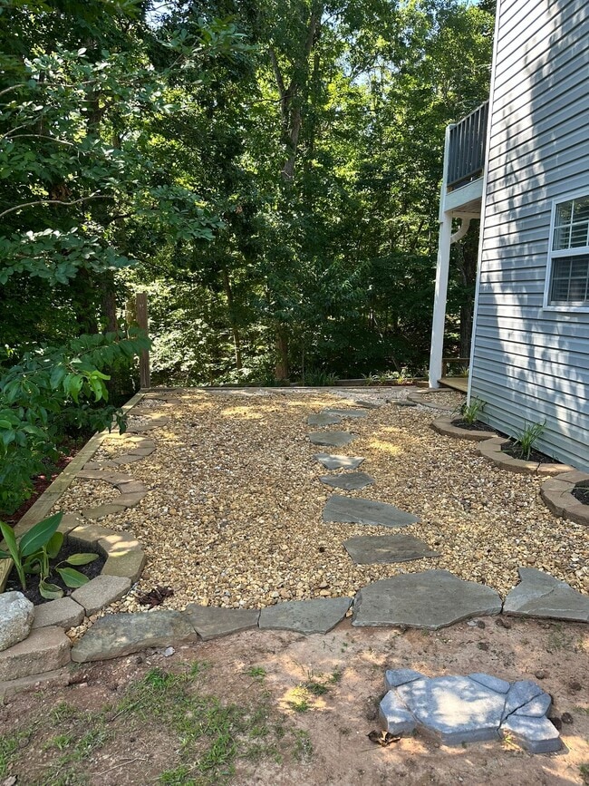 Walkway to dedicated patio - 2952 Lake Hollow Rd