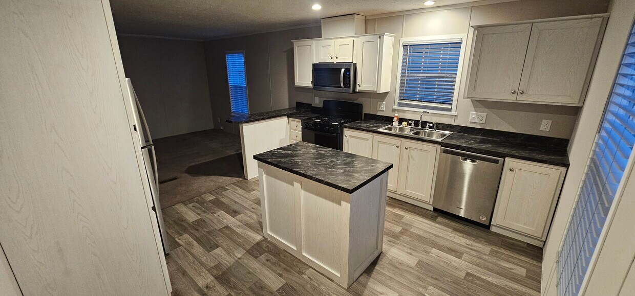 Foto principal - 207 Redwood Ct