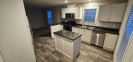 Building Photo - 207 Redwood Ct