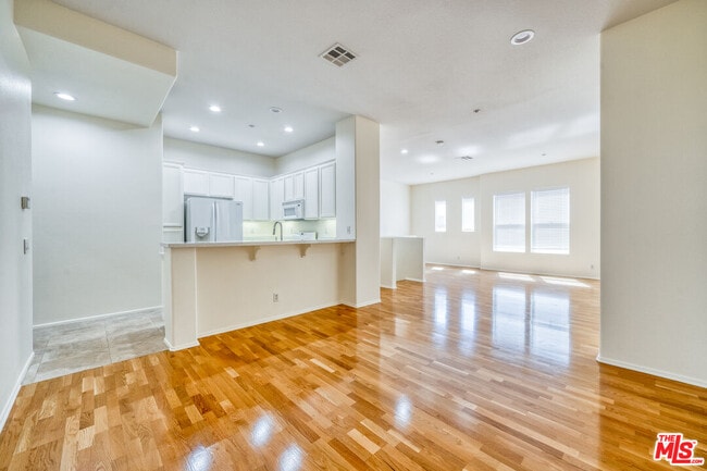 Building Photo - 1133 Jewett Dr