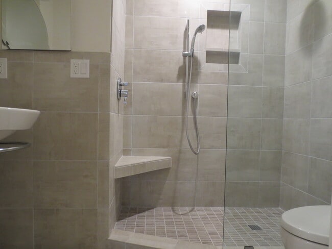 Bath #2 - 1403 S Catalina Ave