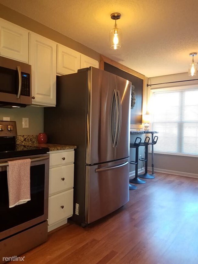 Building Photo - 2400 Huntscroft Ln