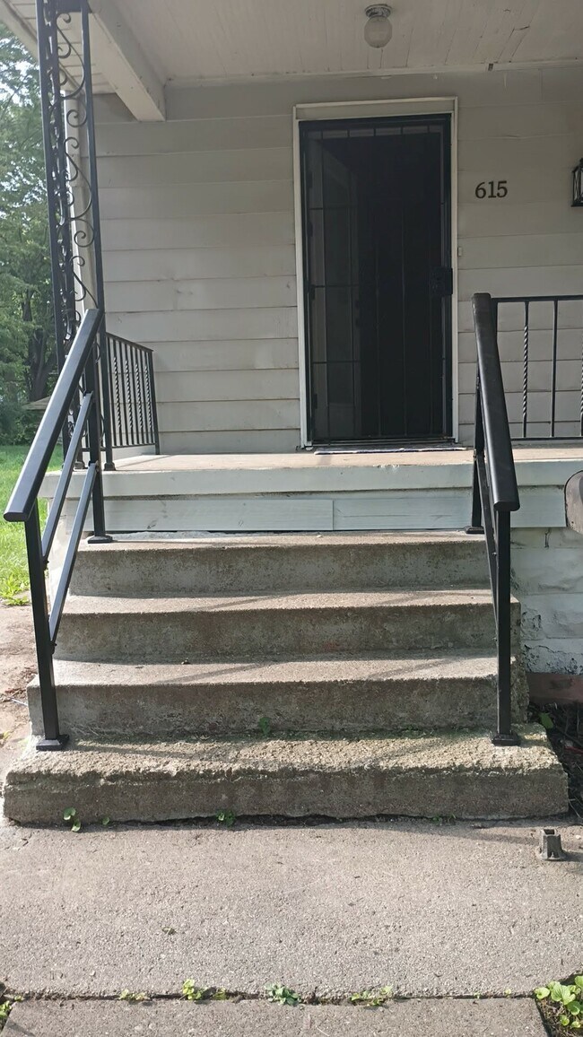 Building Photo - 615 Prouty Ave