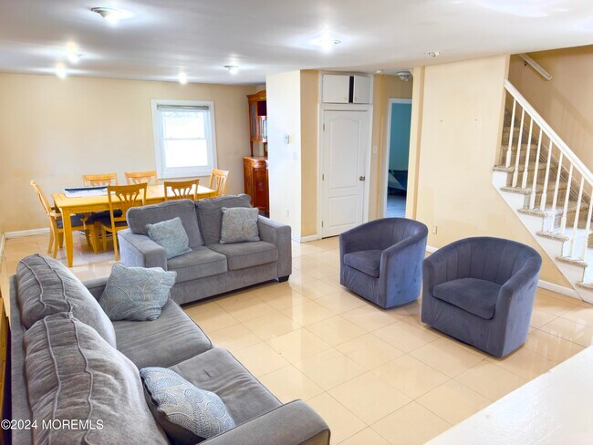 Foto del edificio - 933 Woodgate Ave