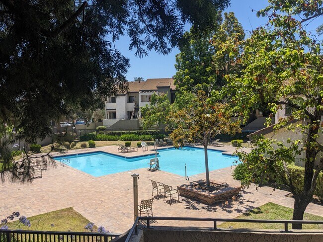 Swimming Pool - 880 E Fremont Ave
