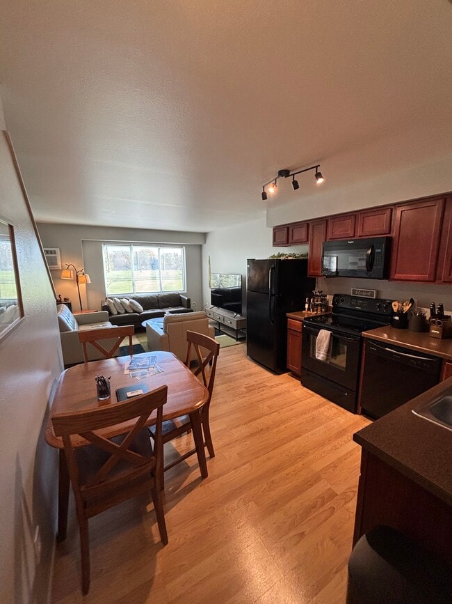 Building Photo - Bison Run Rentals