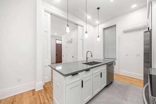 Foto del edificio - 1121 Dayton St