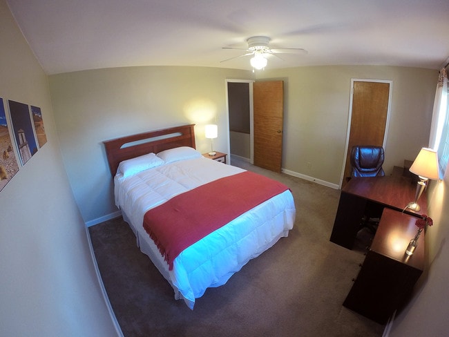 Main bedroom - 1083 Sells Ave