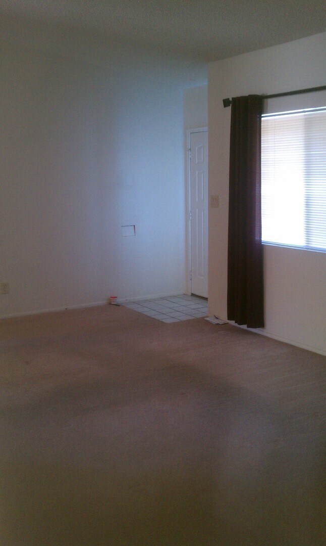 Foto del edificio - 2310 Primrose Dr