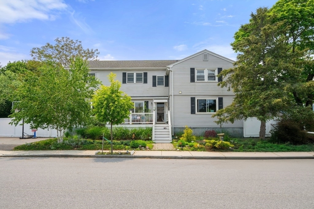Primary Photo - 143 Morton St