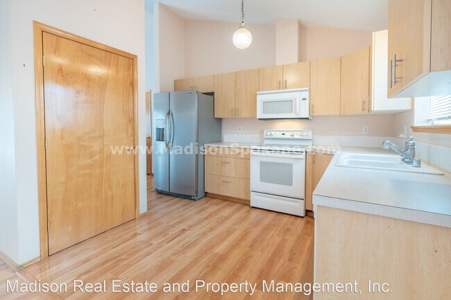 Building Photo - 3 br, 2 bath House - 3128 E 33rd Ave