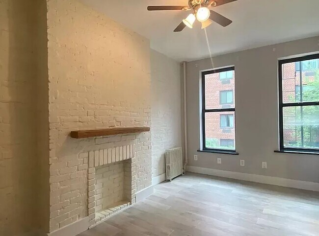 Foto del edificio - 448 W 46th ST