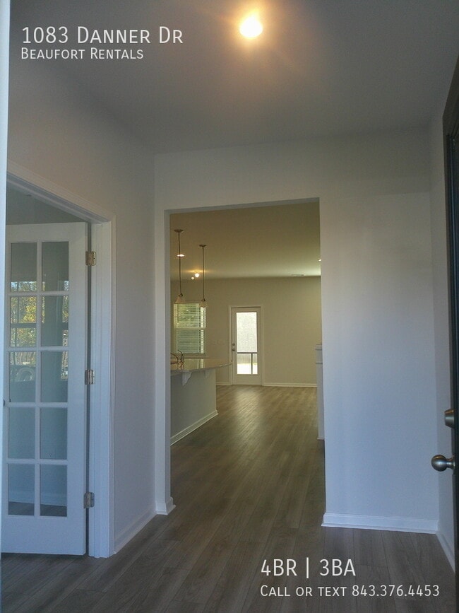 Building Photo - 1083 Danner Dr