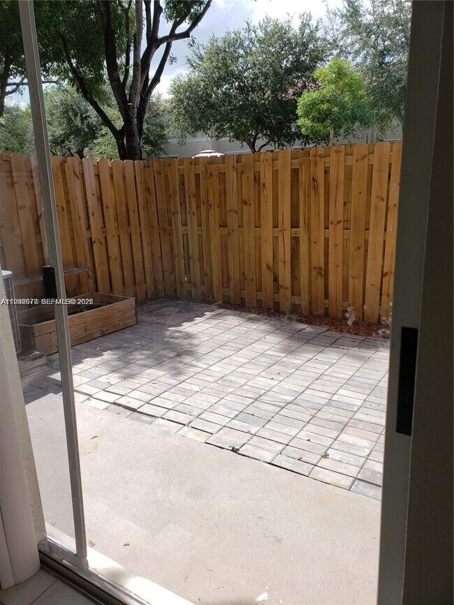 Foto del edificio - 10740 NW 83rd St