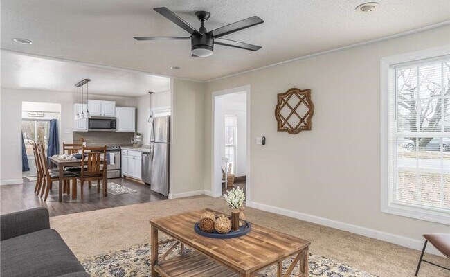 Foto del edificio - 2/ 1 Home for Rent!