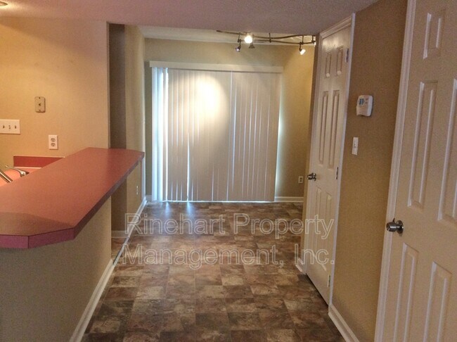 Building Photo - 2324 Brookview Court