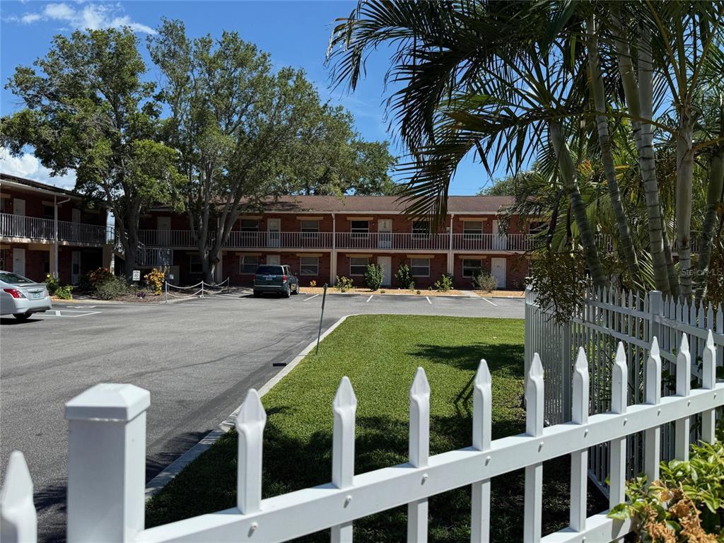Foto principal - 3301 58th Ave S
