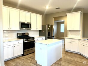 Building Photo - 2133 Donker Dr