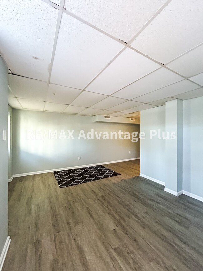 Foto del edificio - 400 S Main St