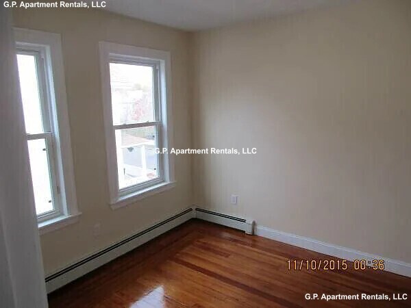 Building Photo - 49 Walnut St