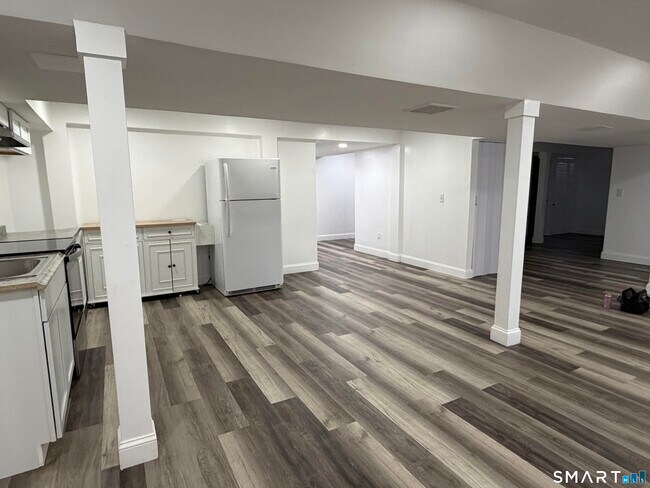 Foto del edificio - 96 Neill Dr