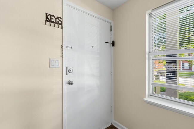 Building Photo - 1707 Valley Forge Way