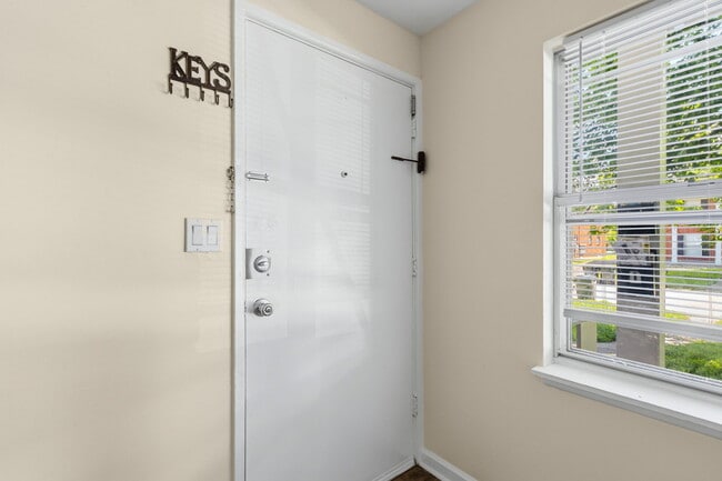 Photo - 1707 Valley Forge Way (Louisville, KY) Apartment