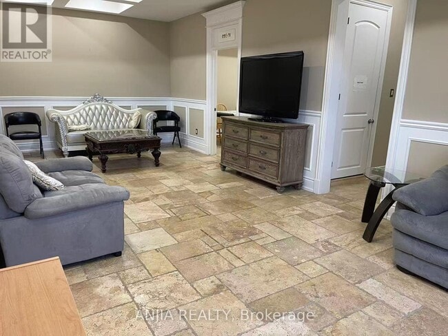 Photo du bâtiment - 83 Elm Ave