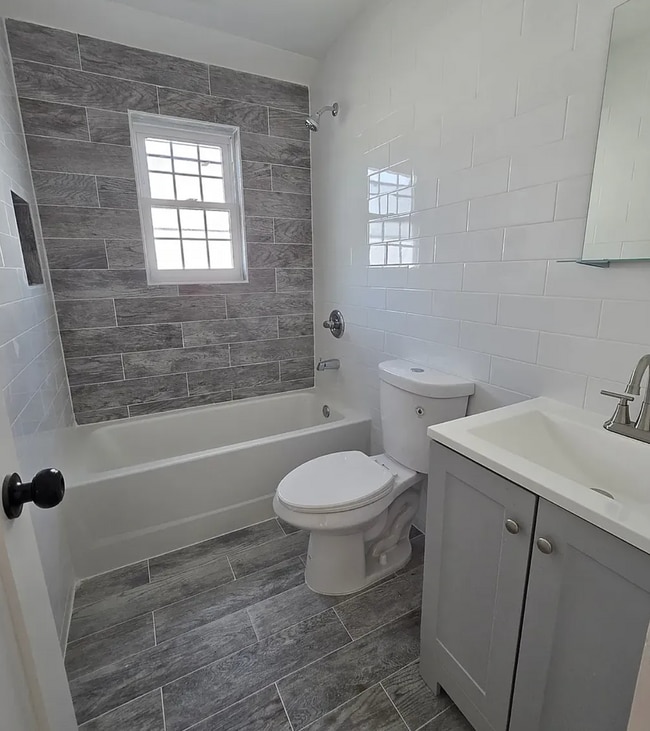 Building Photo - 119 Rochelle St