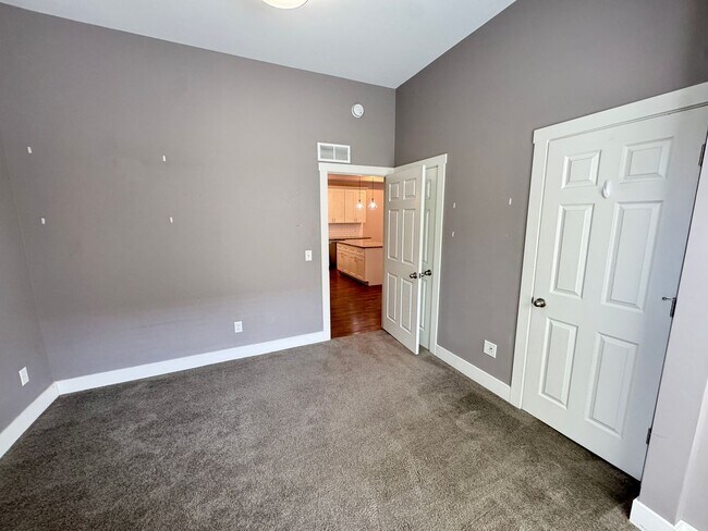 Foto del edificio - 707 Livingston Ave NE