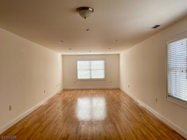 Foto del edificio - 688 US-202