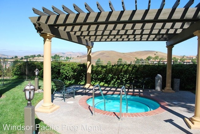 Foto del edificio - 805 Watson Canyon Ct