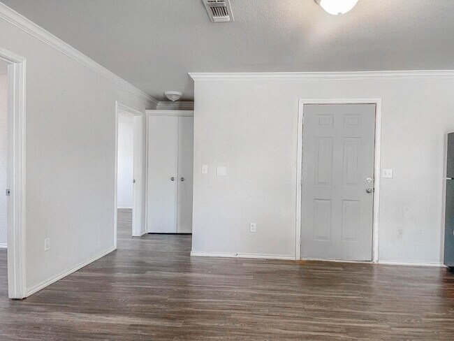Foto del edificio - 2705 Cornell St