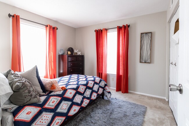 2 Bedroom Floorplan at Williamsburg on Lake Mishawaka - Williamsburg Mishawaka