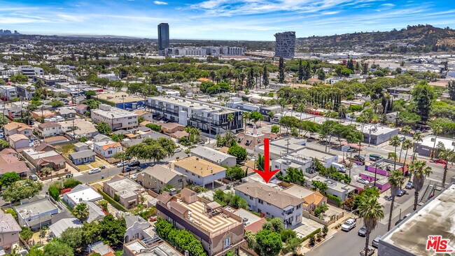 Foto del edificio - 3242 Hutchison Ave