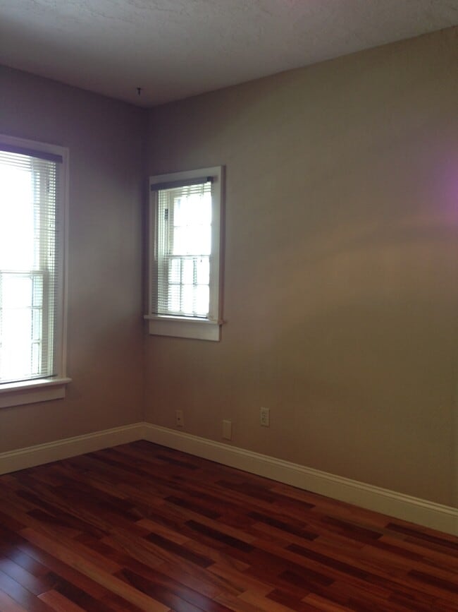 Living room - 731 Jenkins Ave
