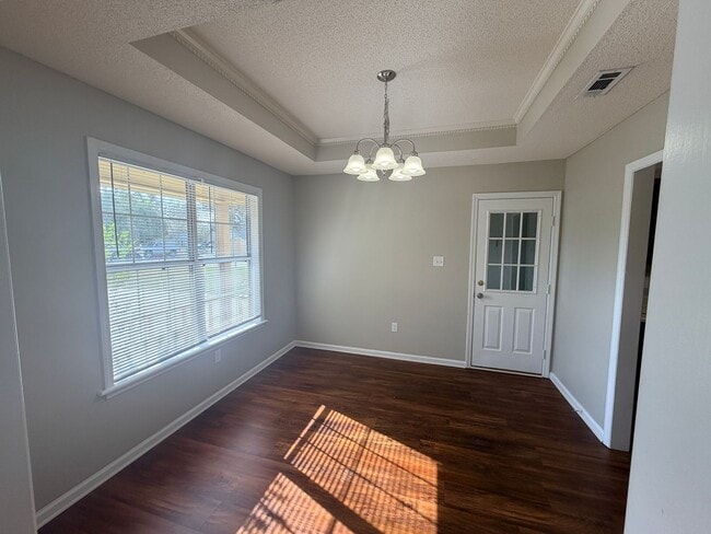 Building Photo - Check Out This 3BD/2B Home!!