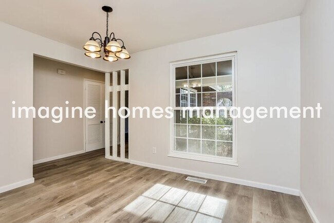 Building Photo - Stunning 3 bedroom and 2.5 baths home in B...